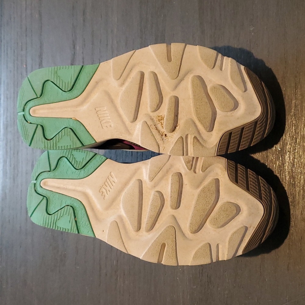 Nike Size 5Y girls tennis shoes - Picture 4 of 4